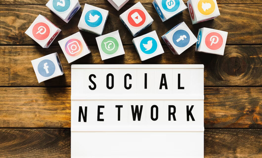 What Are the Advantages of Social Networking Essay?